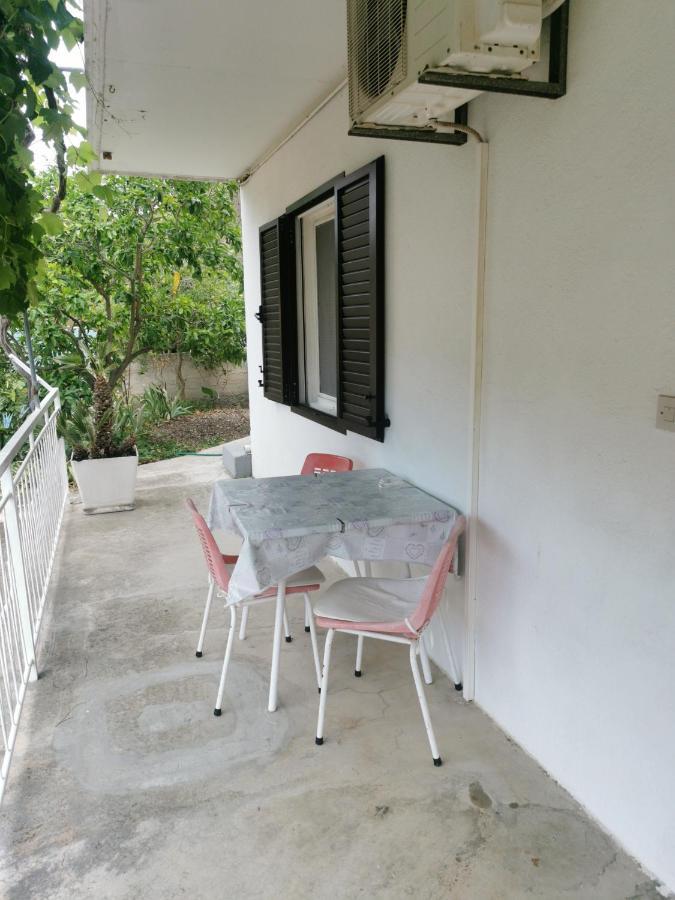 Room Dobrenka ฮวาร์ ภายนอก รูปภาพ